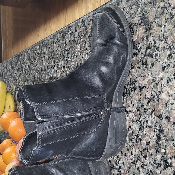 Lifestyle 360 women's size 11 black ankle boots w small rubber heel and expanada - Picture 3 of 6